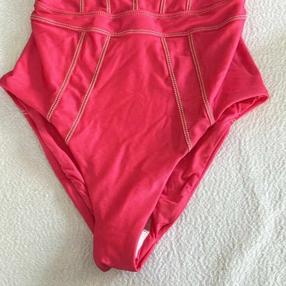 BECCA Makenna One Piece Swimsuit, CAYENE, size Small, $148.00 - Picture 5 of 10